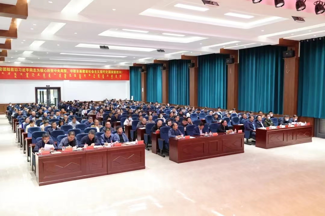 正镶白旗举办旗委理论学习中心组2023年第6次集体学习（扩大）会暨全旗乡科级领导干部学习贯彻党的二十大精神专题培训班